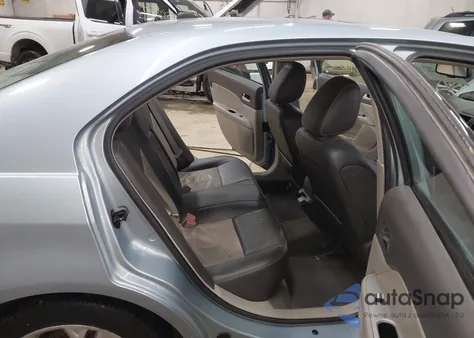 2010 Mercury Milan Hybrid from USA, damaged, VIN 3MEDM0L3XAR660364